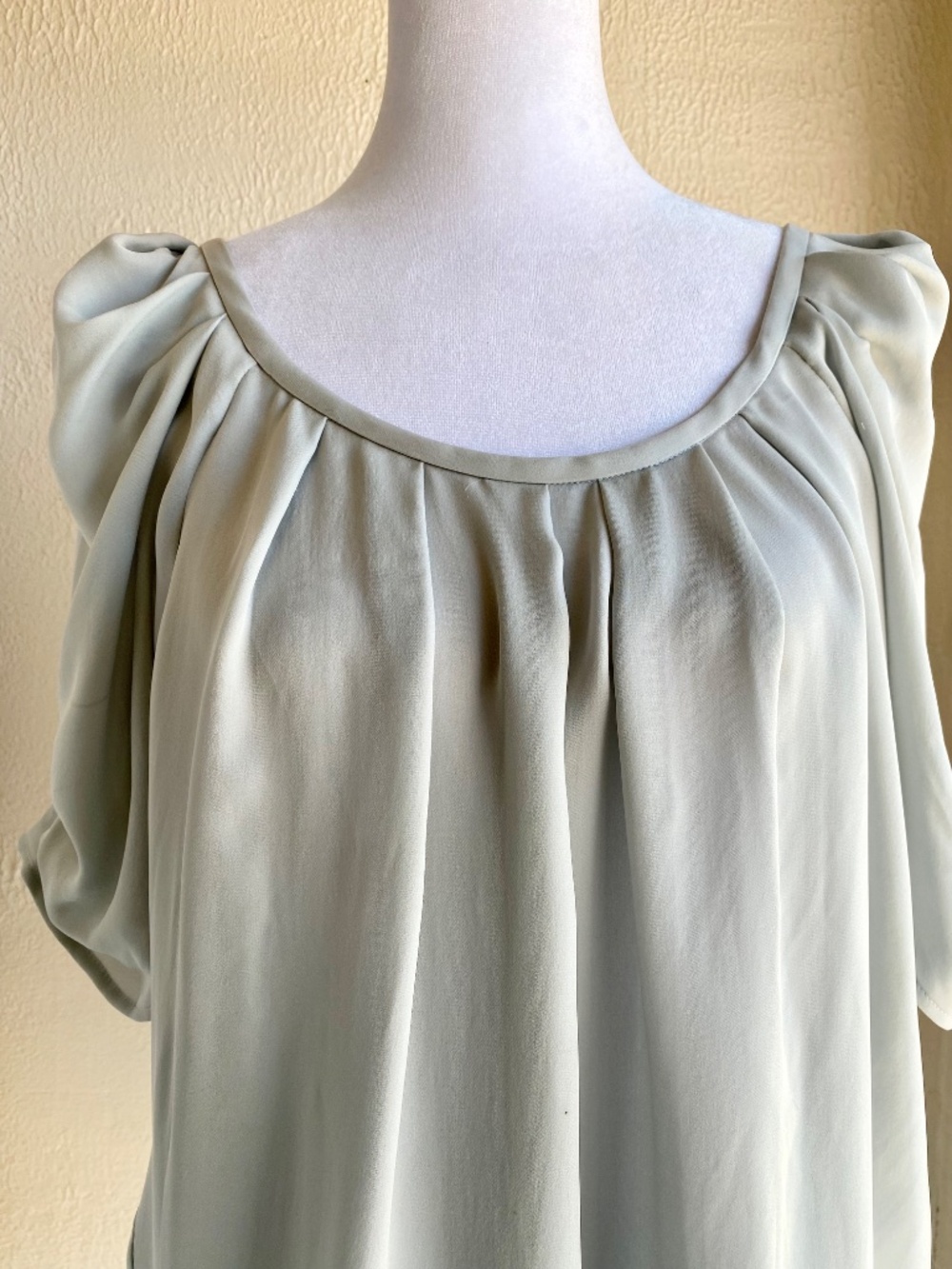 Joie short sleeved silk top in pale blue/gray, with bow tie at back Size L - Picture 3 of 11